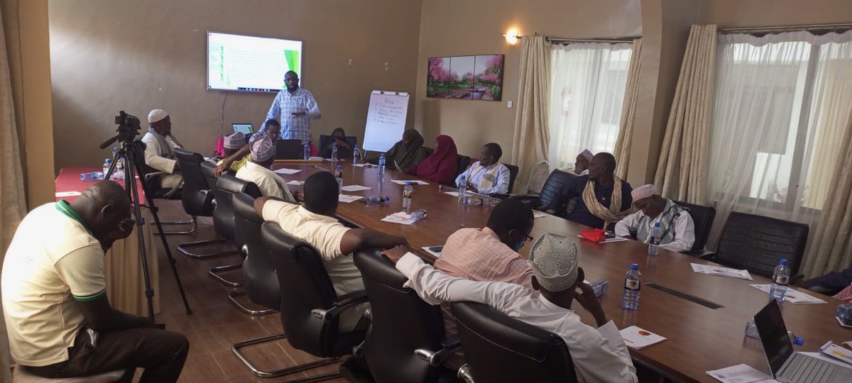 CLAN_Kenya's tweet image. Drawing from the #CLA2016, @NLC_Kenya, @Lands_Kenya, and CSOs supporting community land tenure rights have developed a Draft CLMC manual to be adopted which was not in existence and will be an official document for the curriculum.
2/4