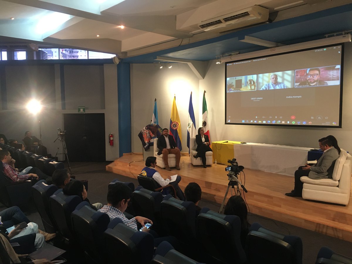 IIES_UNAH's tweet photo. !Comenzamos! 
Da  inicio al foro “Economía digital nuevos horizontes” 

Posterior al lanzamiento  del 
@Criptolatinfest
  7ma edición 

@fivehn_  
@UNAHoficial

#UNAHNuevaHistoria https://t.co/DDMd2N8SRu