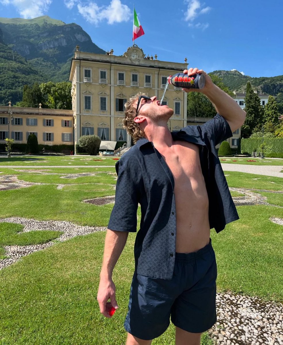 I only live the luxurious lifestyle. 🇮🇹