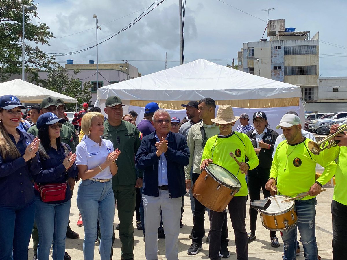 YulArmas_'s tweet photo. Jornada del Tribunal Móvil en #JuanGriego, desde la Plaza Arismendi con la presencia de la Magistrada @BeatrizRabg Pdta. Del @TSJ_Venezuela y el Dip. @AlessandrelloCG enlace político del @PartidoPSUV en #NuevaEsparta atendiendo directamente a nuestro pueblo.

#LaPoesíaNosUne https://t.co/8wt8OPOKiB