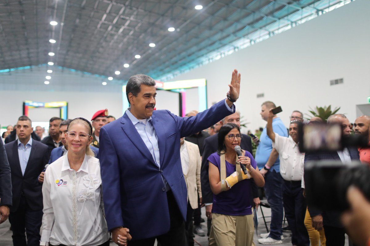 Prensa Presidencial (@presidencialven) on Twitter photo #EsNoticia 📰| Jefe de Estado <a href="/NicolasMaduro/">Nicolás Maduro</a> solicitó que en la sesión del próximo martes entre en la agenda de la Asamblea Nacional (AN), la nueva Ley de Facilitación de las Exportaciones No Petroleras, en aras de firmar y dar ejecútese a este instrumento legal el día jueves. #EsNoticia 📰| Jefe de Estado <a href="/NicolasMaduro/">Nicolás Maduro</a> solicitó que en la sesión del próximo martes entre en la agenda de la Asamblea Nacional (AN), la nueva Ley de Facilitación de las Exportaciones No Petroleras, en aras de firmar y dar ejecútese a este instrumento legal el día jueves.