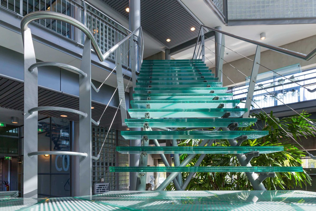 Slips, trips and falls are among the most common injuries. In our latest #VibrantzEdge blog, Pierre Plazonnet shares how our slip-resistant #digitalinks balance #safety with aesthetic appeal and help to prevent falls on #glass surfaces. 

Read it here: vibrantz.com/vibrantz-edge/…