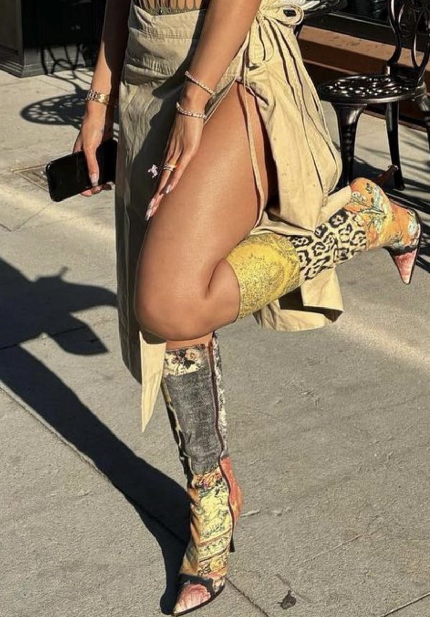 NIYMUSE's tweet photo. Mariah the Scientist in Roberto Cavalli
fw02 patchwork boots. She just gets me https://t.co/zx94E6Z0mw
