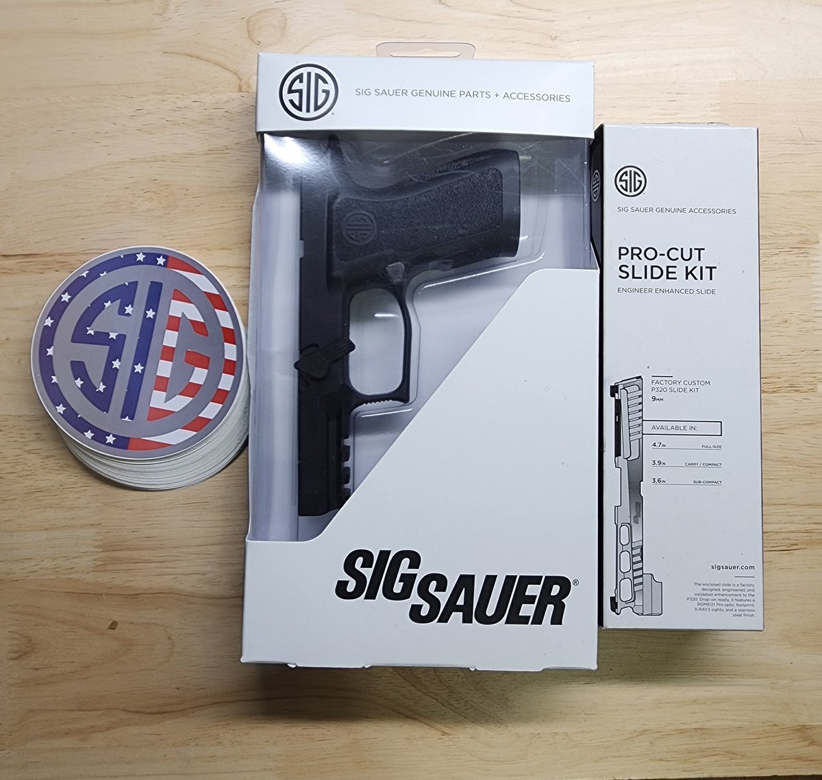 AZWS's tweet photo. Building another @sigsauerinc #P320c 🇺🇸🇺🇸🇺🇸 https://t.co/cDxGGzOq5I