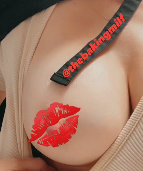 thebakingmilf's tweet photo. Ladies let’s have a one boob challenge. 

❤️ RT &amp; Follow

Have a great weekend!!!!! https://t.co/yGJk0SEQNx