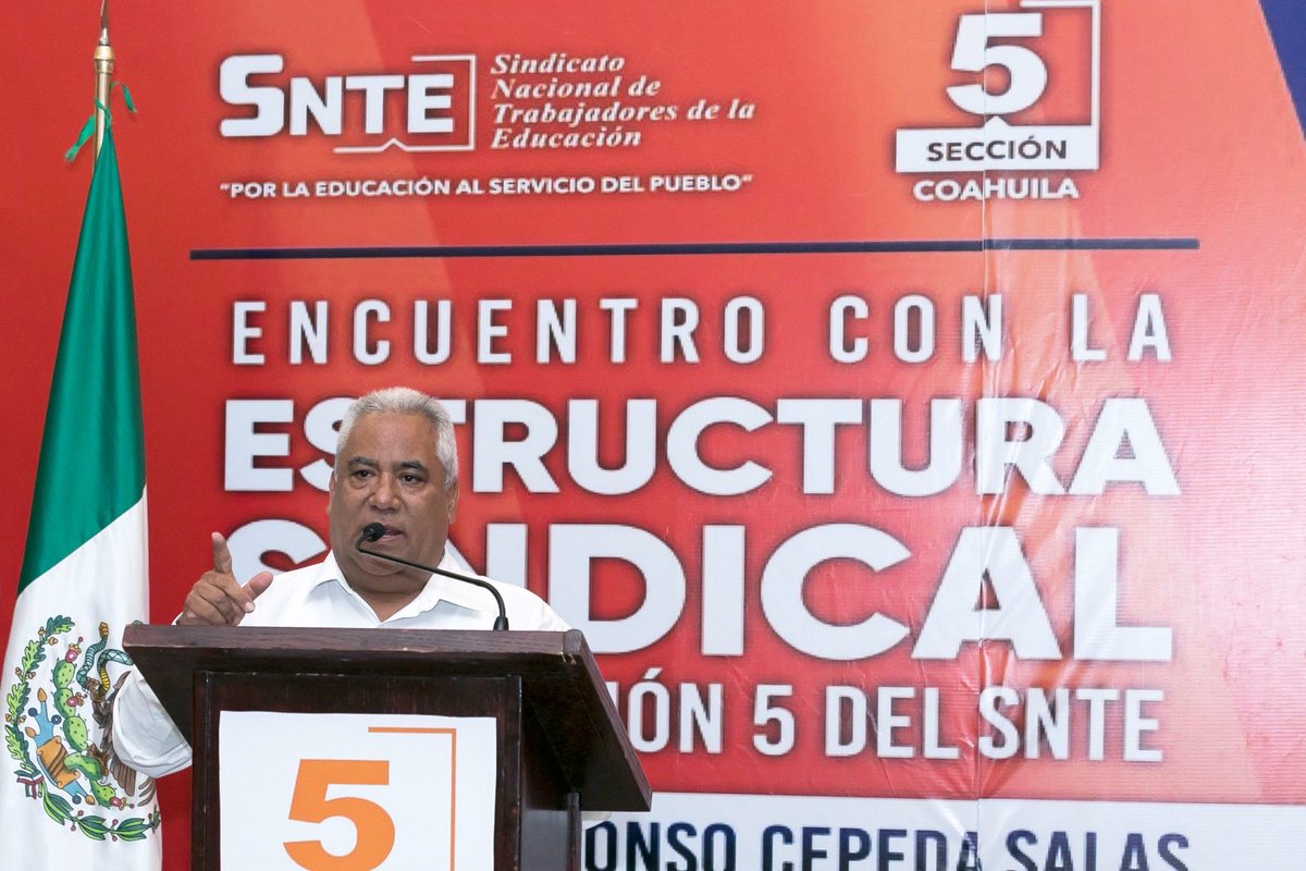 ProfesorNieves's tweet photo. #UnoSomosTodos
#TodosSomosUno 

En #Saltillo, el Srio. Gral. del #SNTE, Mtro. Alfonso Cepeda, se reunió con la estructura sindical de @SNTECinco, encabezada por el Prof. Everardo Padrón. Hablaron de los logros sindicales y se garantizó la atención de demandas de los agremiados. https://t.co/D7Uy0NTvp3