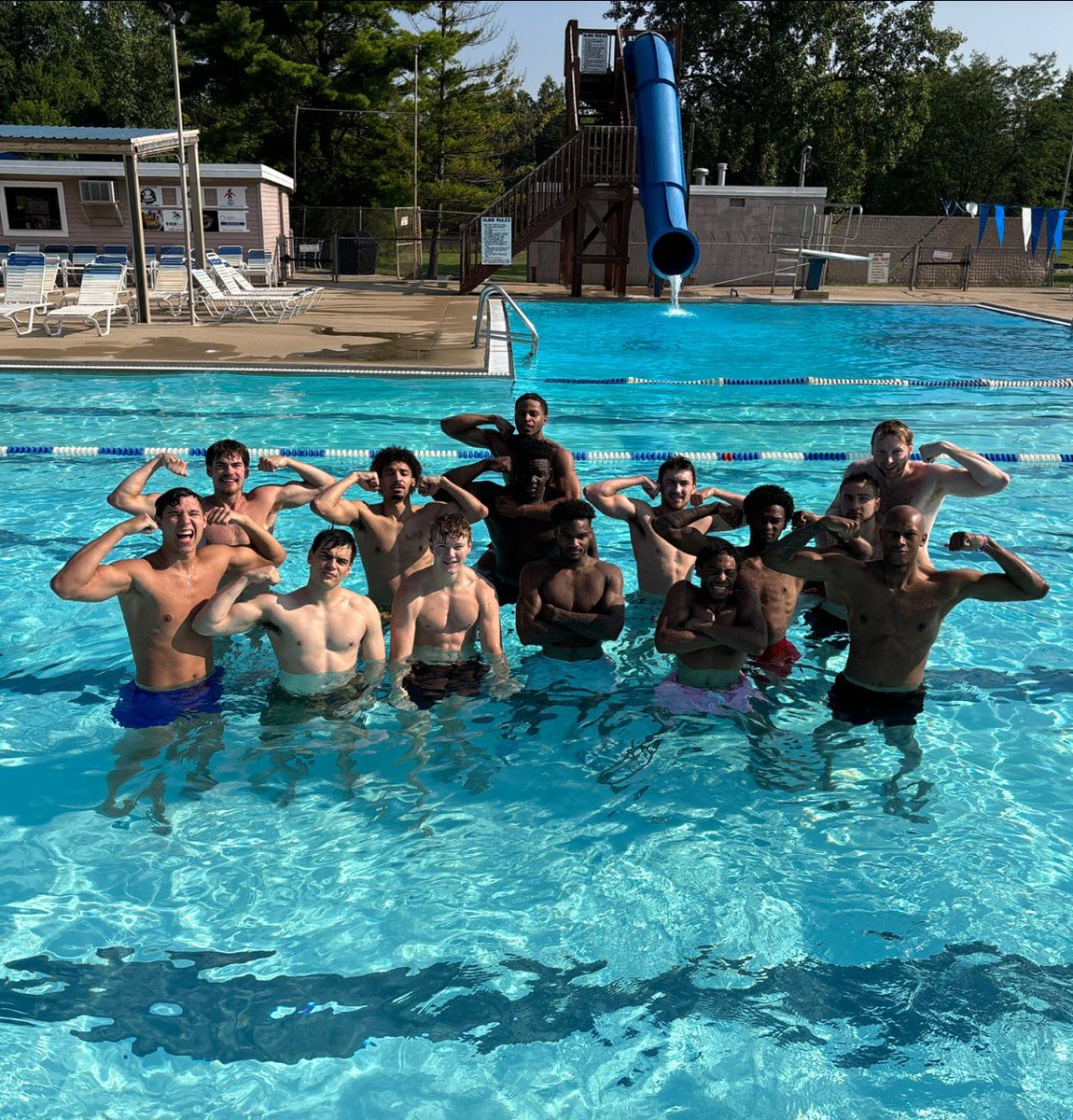 No_DaysOff06's tweet photo. Week 6 - #FlexFriday Squad handling business, showing growth. Brotherhood is real. #hashtagthat #thisiswhatwedo #chirpchirp #poolworkout #diving #waterslides #defensiveslides https://t.co/BAyi0amLw3