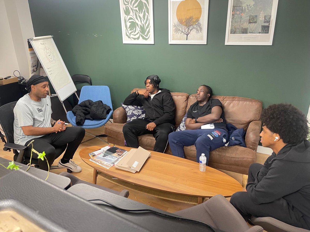 ActiveCN's tweet image. Congratulations to the four Year 12 students from @ArkGlobeAcademy on completing their work experience with us! It was a pleasure having them experience the different functions of a youth and community charity. We wish them all the best for their future. #newdealforyoungpeople