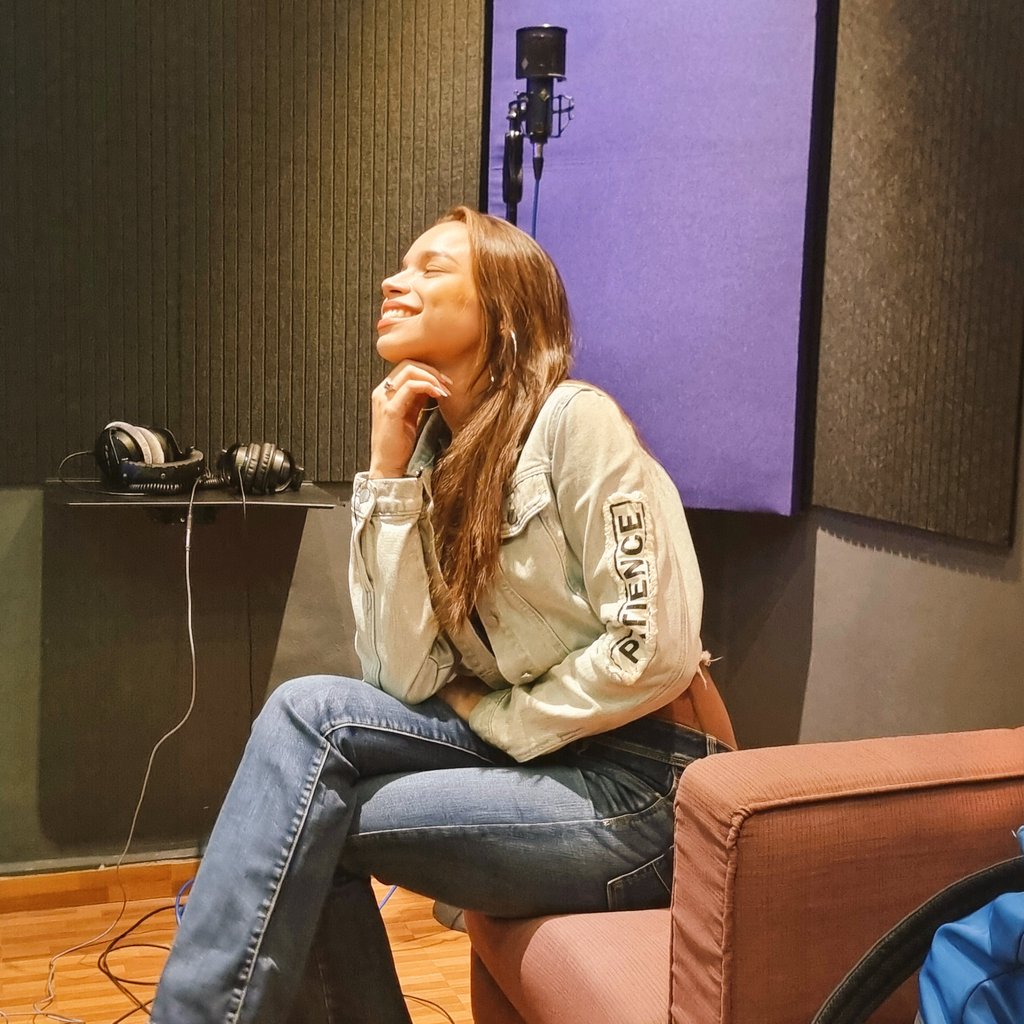 Angiefloreshn's tweet photo. Disfrutando el procedo! Ya casi güirrosss!! 🥹🥂🎶✨️💪🏽❤️‍🔥💙
.
.
.
#AngieLievers #Tatuados #AngieLievers사랑해요 #New #Music
#GoodVibes #PHOTOS #Twitter #Fyp https://t.co/Or8tG5RThZ