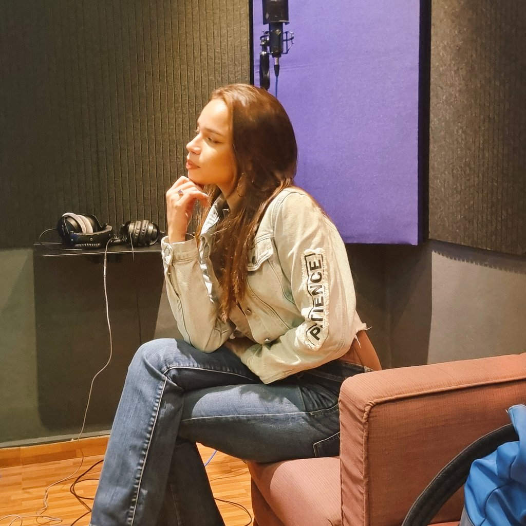 Disfrutando el procedo! Ya casi güirrosss!! 🥹🥂🎶✨️💪🏽❤️‍🔥💙
.
.
.
#AngieLievers #Tatuados #AngieLievers사랑해요 #New #Music
#GoodVibes #PHOTOS #Twitter #Fyp
