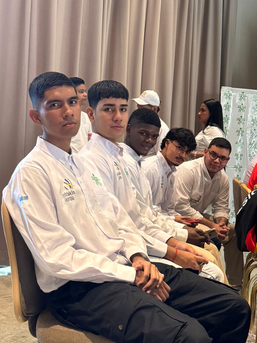 SENA_RValle's tweet photo. Felicitaciones y gracias a nuestros 6  aprendices participantes en el WorldSkill Colombia por dejar en alto los colores del Dpto. Su gran desempeño y talento llevó a que 3 de ellos ganaran Oro en la competencia de habilidades para el trabajo. Ustedes son orgullo 💪 @SENA_RValle https://t.co/tUPj9syfgb