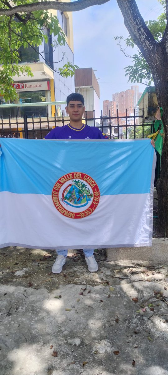 SENA_RValle's tweet photo. Felicitaciones y gracias a nuestros 6  aprendices participantes en el WorldSkill Colombia por dejar en alto los colores del Dpto. Su gran desempeño y talento llevó a que 3 de ellos ganaran Oro en la competencia de habilidades para el trabajo. Ustedes son orgullo 💪 @SENA_RValle https://t.co/tUPj9syfgb