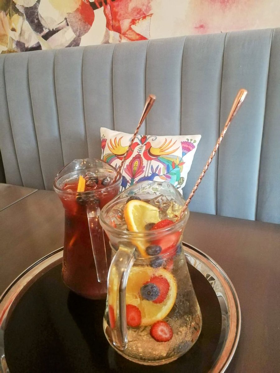 FranksKitchen's tweet image. Summer Sangria/Patio Promo! Our patio hasn't been getting too much love Tonight on our patio only our Luxury Red Sangria $14 a glass and $39 a pitcher.
No need to commit to a full meal, having just drinks or a little snack is just fine.

Call  416 551-9731
fkrestauranttoronto.com