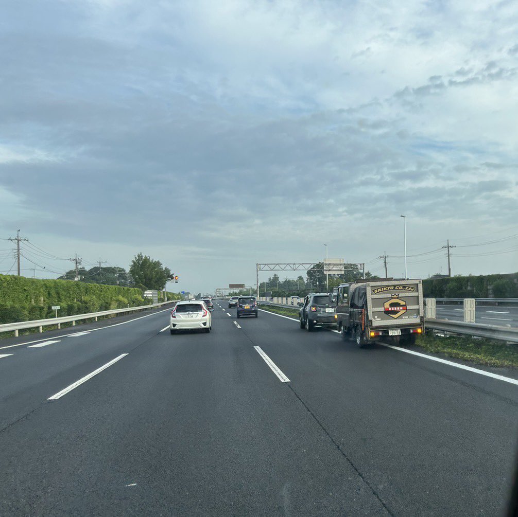 a_f_voxy's tweet photo. 東北道下り目の前で事故起きた33.6キロPくらい
この先も事故だしみんな安全運転してくれ https://t.co/ohTwPGIRgB