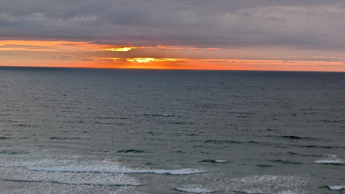 UKWXUpdates's tweet photo. Nice #sunest at St Ives holiday park https://t.co/NP2s0fGolo