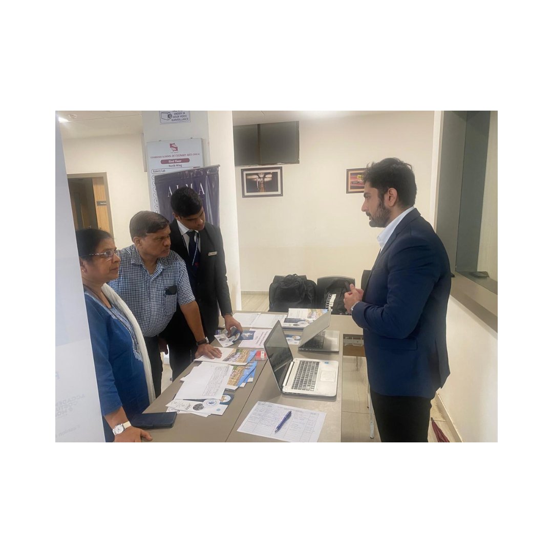 Minerva_Eduhub's tweet photo. engaging in a 1-1 conversation with the final-year parents &amp; students of both https://t.co/rWBg5xq1q1. Culinary Arts and https://t.co/rWBg5xq1q1. Hospitality Management courses, exploring options for further studies in Italian cuisine at @Alma_School. https://t.co/8VJnXAZgIC