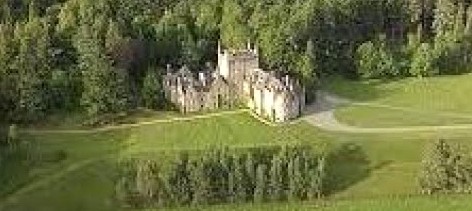 tourscotland's tweet photo. Tonight, I am reporting on an interesting Tour #Scotland 4K short aerial travel video Blog clip, with #Scottish music, of #Invercauld #Castle on ancestry, family history visit and trip to #Royal #Deeside. Farquharson family settled in area in 14th century https://t.co/SwZgBykquW https://t.co/ADawGGu2AD