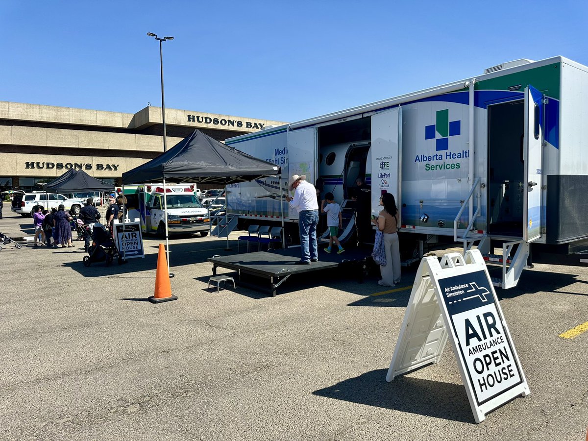 EHS_Alberta's tweet photo. #YourEMS and other first responders were at the First Responders Appreciation BBQ @Southgatecentre today! Thank you to @southgatecentre for hosting this wonderful annual event! https://t.co/od1E3EENJp