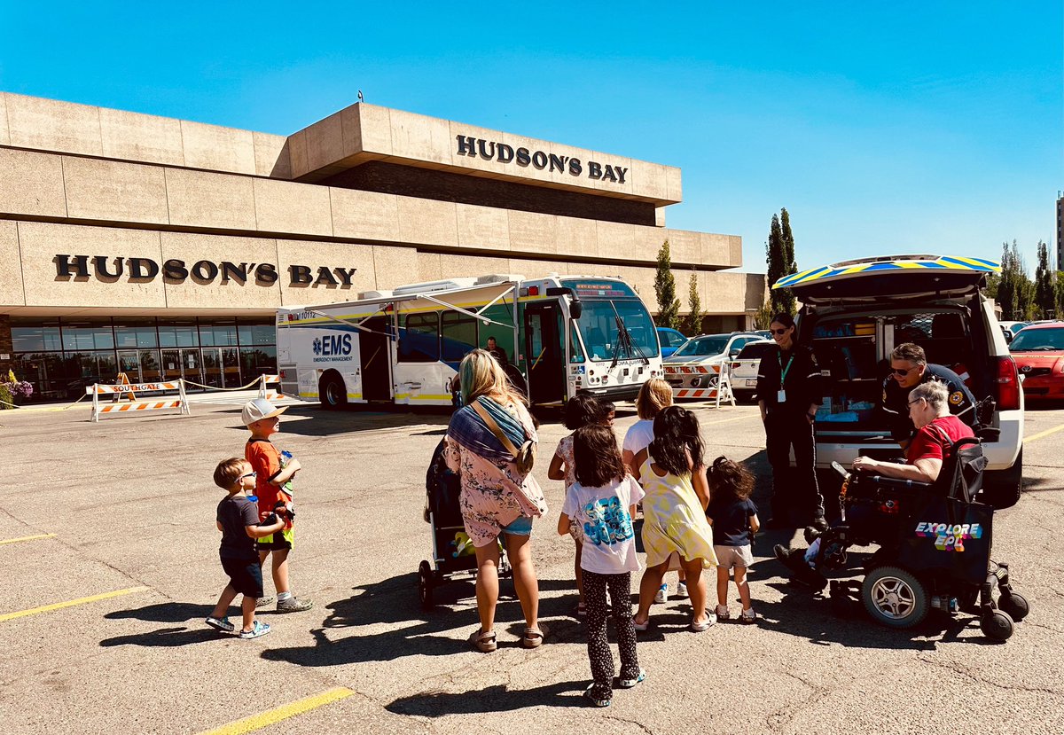 EHS_Alberta's tweet photo. #YourEMS and other first responders were at the First Responders Appreciation BBQ @Southgatecentre today! Thank you to @southgatecentre for hosting this wonderful annual event! https://t.co/od1E3EENJp