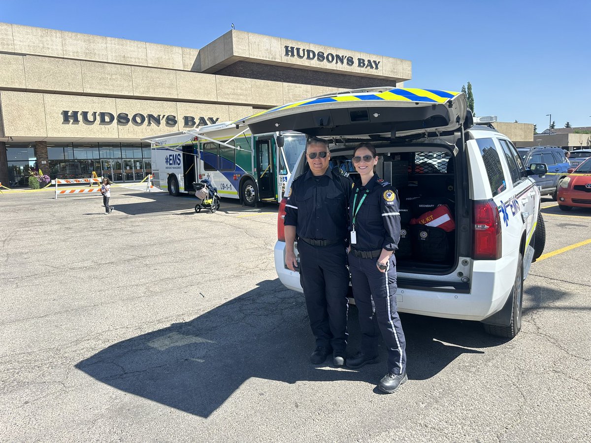EHS_Alberta's tweet photo. #YourEMS and other first responders were at the First Responders Appreciation BBQ @Southgatecentre today! Thank you to @southgatecentre for hosting this wonderful annual event! https://t.co/od1E3EENJp