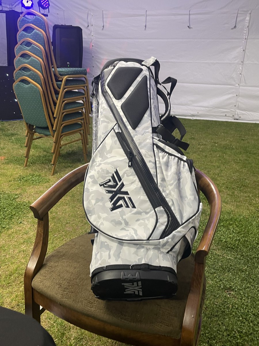 ⁦<a href="/7RobLee/">Rob Lee</a>⁩ we won these bags dude!! They are awesome but as you fucked off ⁦<a href="/mrdanwalker/">Dan Walker</a>⁩ auctioned it for 400 quid!!! 🤣🤣🤣🤣🤣🖕🏻🖕🏻🖕🏻🖕🏻🖕🏻 ⁦<a href="/rotherhamgc/">Rotherham Golf Club</a>⁩