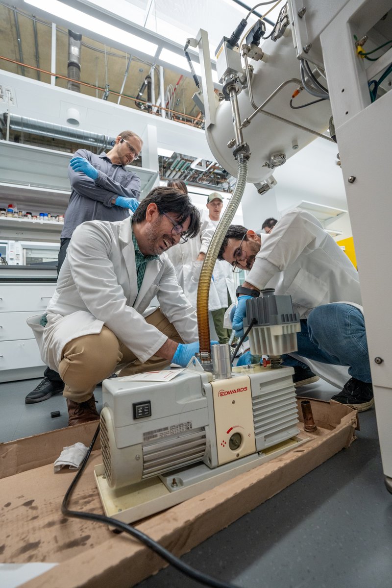 UMDscience's tweet photo. .@ChemBiochemUMD Professor Efrain Rodriguez's lab is the first to move into the new wing of the Chemistry Building!

Efrain and his team of graduate students are excited to move into this state-of-the-art space—more about Efrain's research: https://t.co/YtBLTAD53G https://t.co/9Wb3NixzgR
