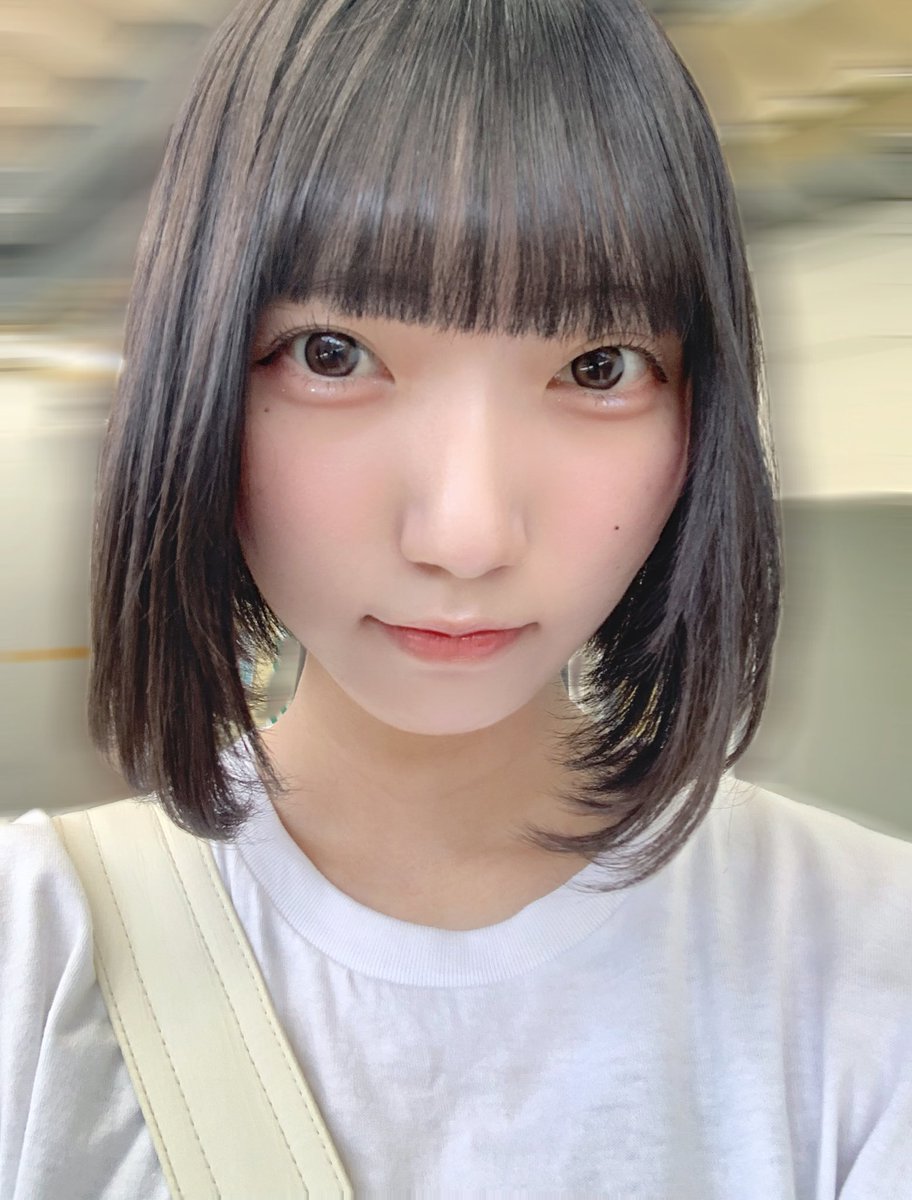 minase_toka's tweet photo. 証明写真みたいな写真🙎🏻‍♀️

みんなおはよう~
デビューライブまで後2日ですはあん緊張､
当日最高の1日にする為に今日も頑張るさんです…( ◜ᴗ◝)
みんなにいよいよ会えるって考えたらどきどき止まらないﾖ🥹💙

体調気をつけて今日も乗り切ろうね𖤐  ̖́- https://t.co/SMqzc8PdD8
