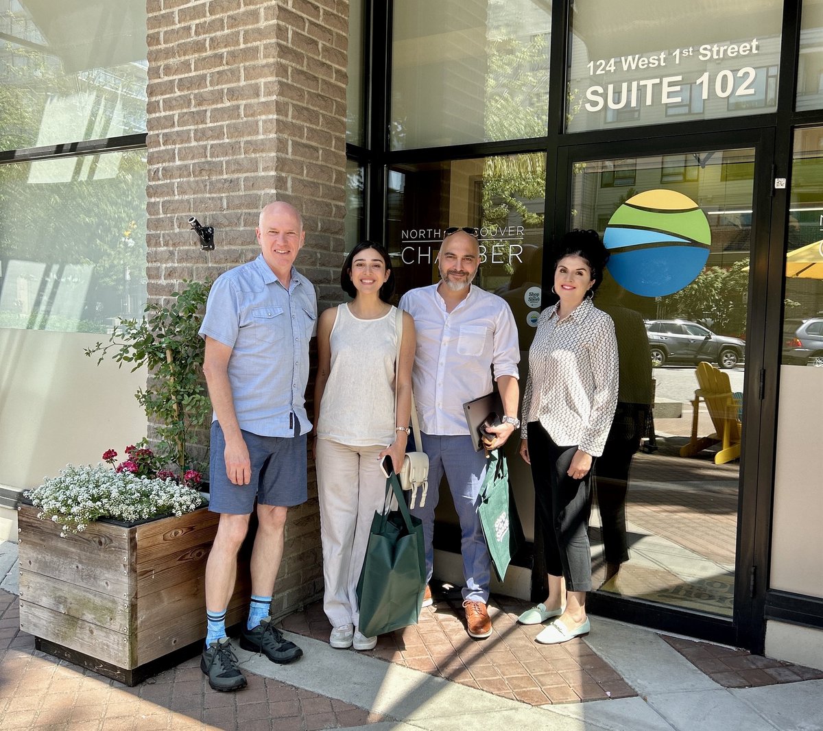 🌟 We enjoyed meeting yesterday with Kimia and Solat from theside.studio and learning more about their business!

#NVChamber #NorthVancouver