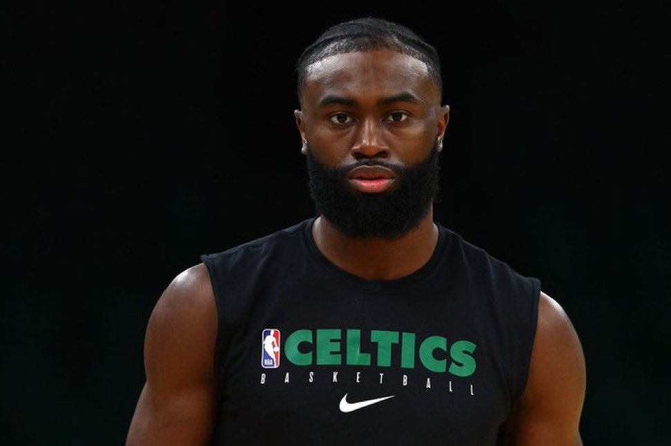 Declaraciones apoyando a Kyrie y Palestina

Es musulmán

Se tapa el logo de la marca en todos sus partidos

¿Fue el MVP y se quedó afuera de los Juegos por eso? ¿Hay algo más? 

¿Racismo? ¿Odio? 

La conspiración detrás de Nike y la no selección de Jaylen Brown a USA Basketball👇
