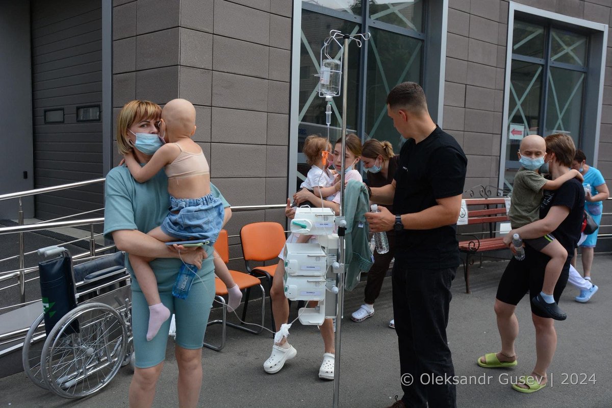 DitchMariapaola's tweet photo. Following this week's horrific, barbaric bombing of a children's cancer hospital in Kyiv, at #RetfordHelpsUkraine we're stepping up fundraising. Any toys & children's clothes donations may be left at The Well Church, Retford! #Retford #Notts #Ukraine #northnotts #fundraising https://t.co/Yh7e4RWpj9