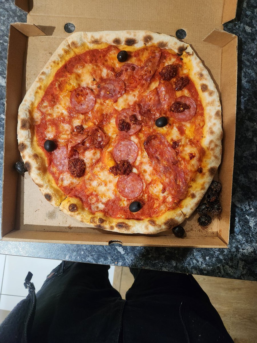 RomanTheRockst1's tweet photo. @UberUKI_Support Having an issue with an order and need to speak to someone. My food came stone cold and unacceptable for the price I paid. Very unhappy but charged full price. When I have to recook the food https://t.co/JqU9r00eez