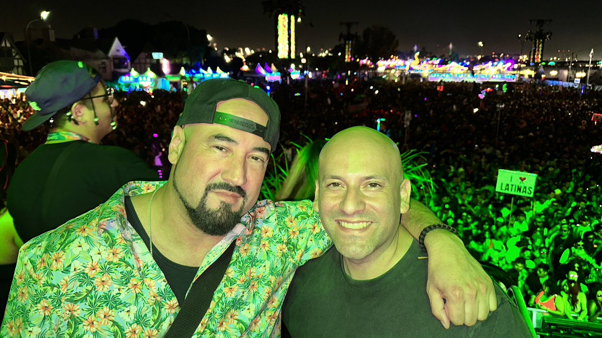 Hoy nuevo lanzamiento en un mega label <a href="/RVDIOVCTIVE/">RVDIOVCTIVE</a> un remix que hice para mi hermano <a href="/DJNonfiction/">Nonfiction 🇺🇸🇬🇹 🇮🇹</a> de su tema Weppa Weppa. Dale play en tu plataforma favorita songwhip.com/nonfiction/wep… 🇬🇹❤️⚡️