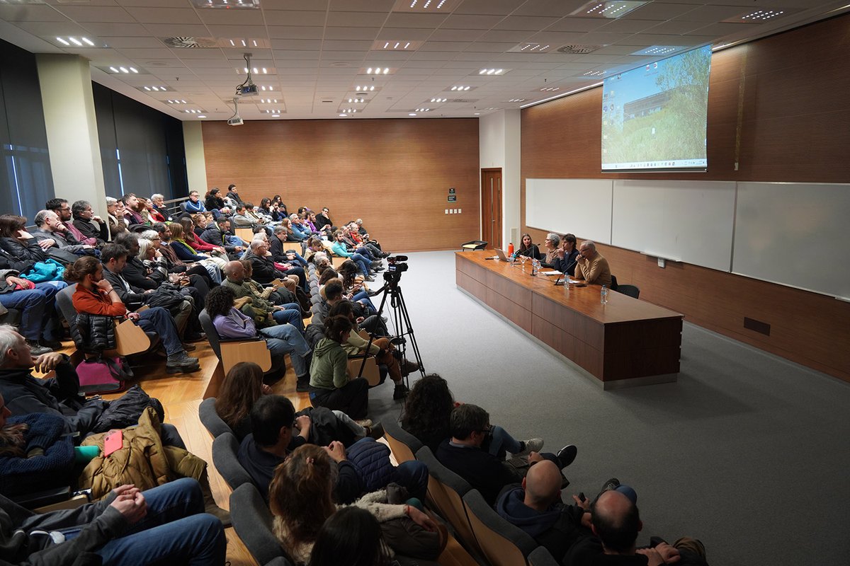 Exactas_UBA's tweet photo. 🗣 Hoy se llevó a cabo, en el Cero + Infinito, la charla abierta “Ciencia y soberanía en el siglo XXI”, con la presencia de la decana de @ubasociales, Ana Arias; la vicedecana de la Facultad, Valeria Levi; el diputado nacional, Daniel Gollán y el senador nacional, @GugaLusto https://t.co/m9yoDS7NHB
