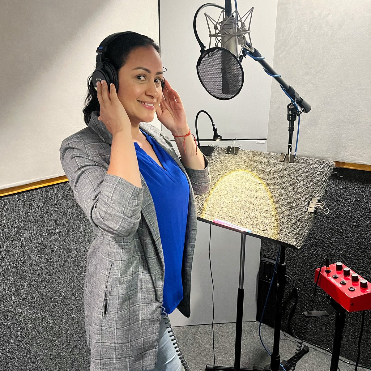 RealVoiceLA's tweet photo. 🎙️ Killer Spanish Commercial demo session with the super talented @liliortegaofficial Thanks to @valentinalatyna for directing 🎙️
#voenespañol #locator #locucion #locucioncomercial #narracion #locutores #locutora #locutoras #actuaciondevoz #vo #vocoach #voiceover #voiceovers https://t.co/NiWcR64pKc