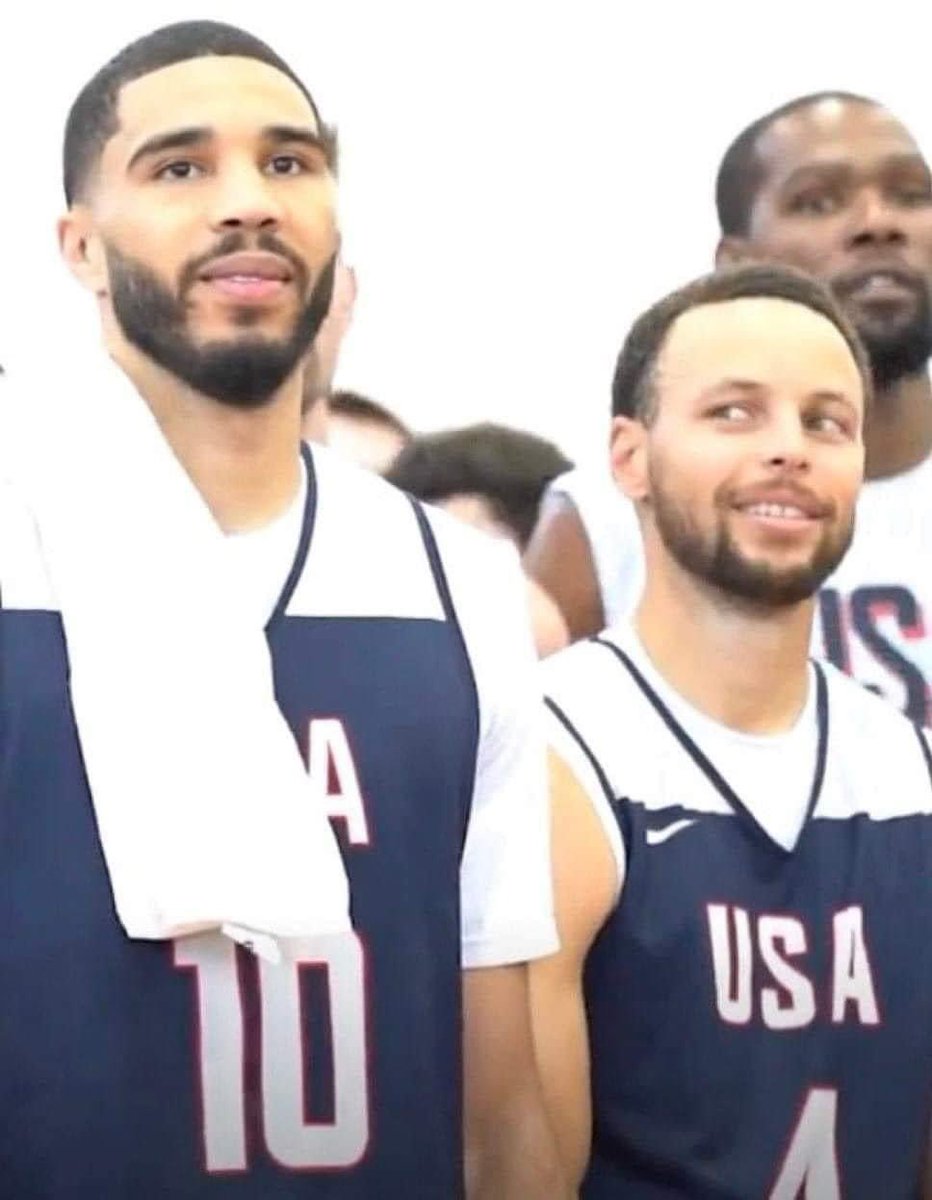 Nobody:

Steph: Niggas win one time and now he think he kobe