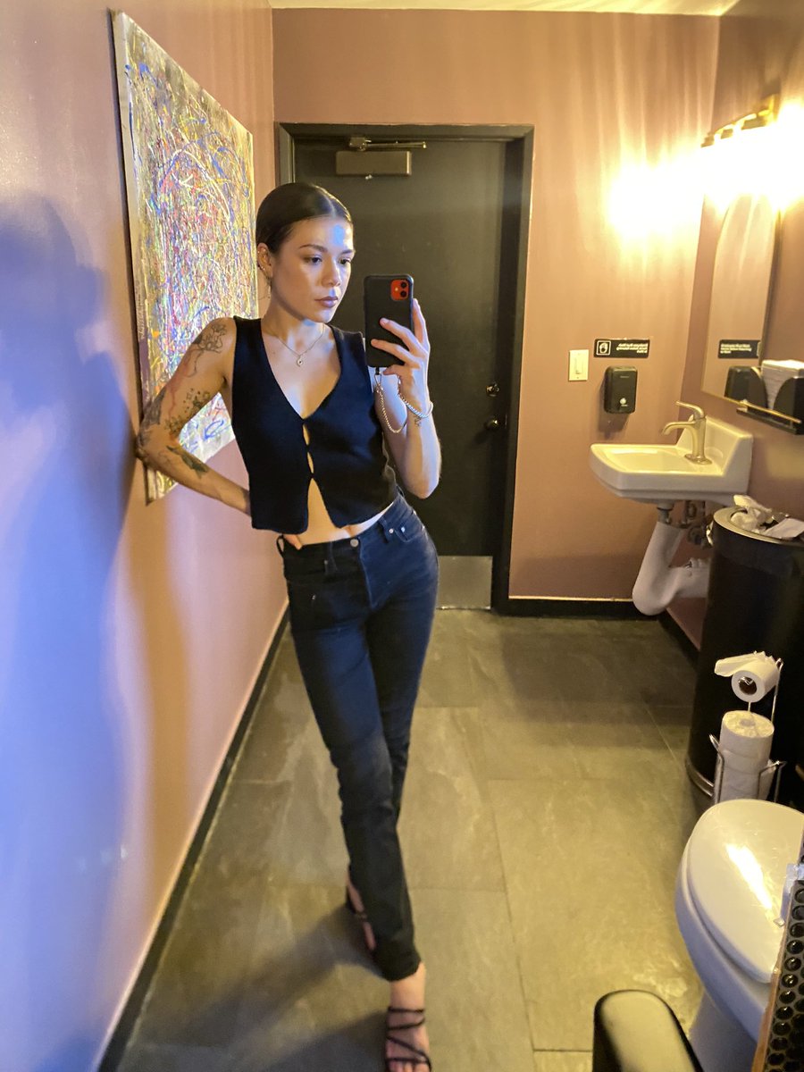 elixirinq's tweet photo. rare occasion of the “i’m still alive” post https://t.co/sPNq03BIZP