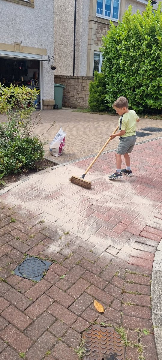 How_Do_I_Dad's tweet photo. Finlay insisted on helping brush the fresh sand on the now cleaned driveway https://t.co/WgI74zZDpk