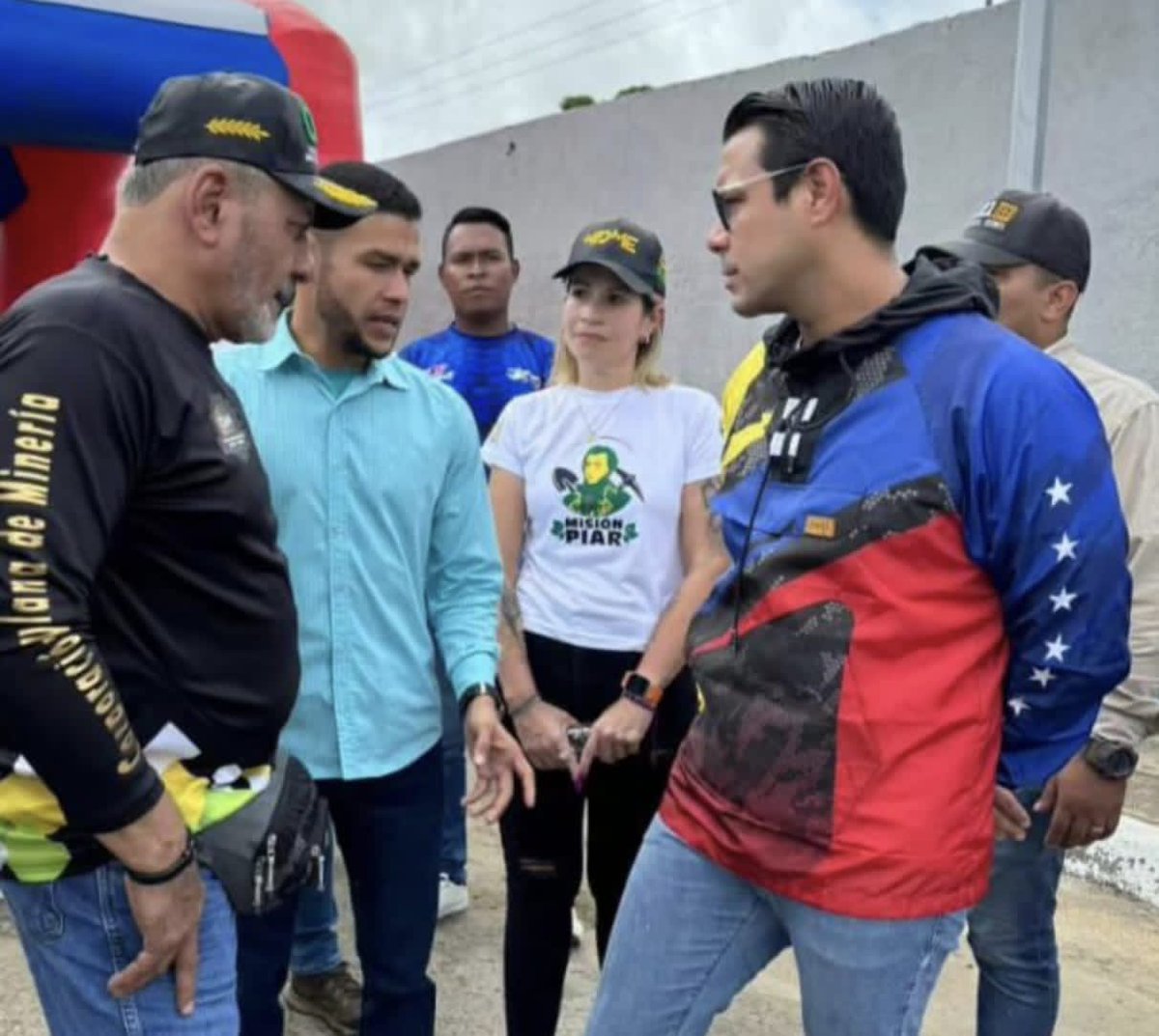 cvm_ve's tweet photo. #EnImágenes || CVM, en conjunto con el Ministerio de Desarrollo Minero Ecológico, liderado por Héctor Silva, participó en jornada médica social en el CDI "Edwin Lailow” ubicado en Guasipati, estado Bolívar. 

#12Jul https://t.co/Z6VoAGVYnL
