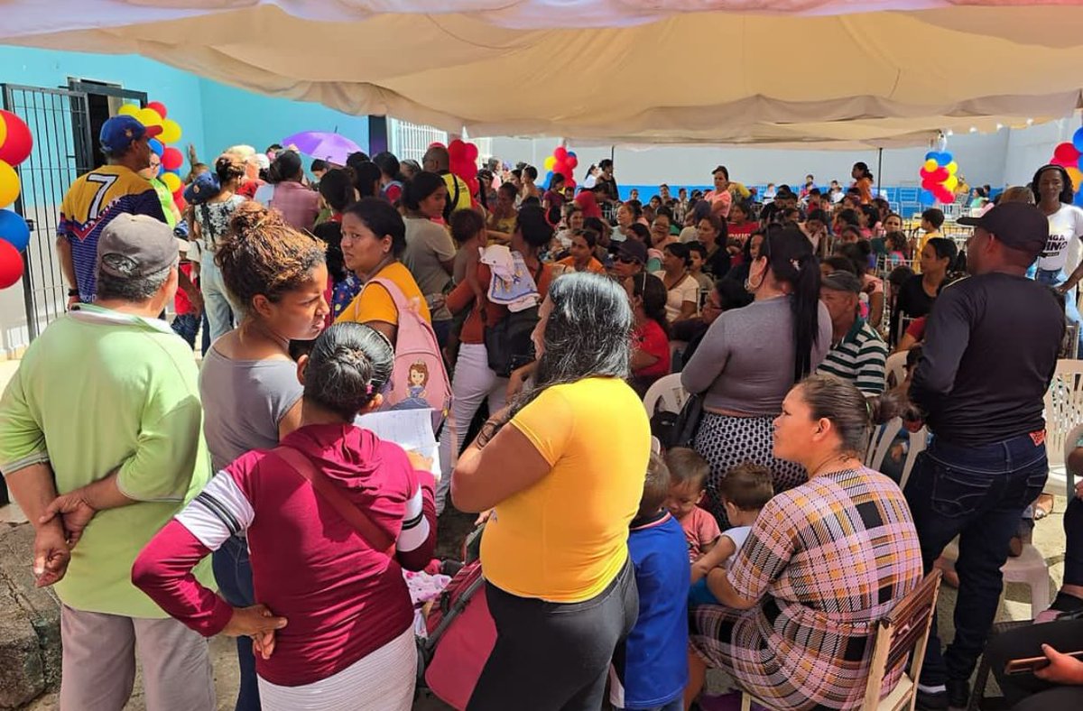 cvm_ve's tweet photo. #EnImágenes || CVM, en conjunto con el Ministerio de Desarrollo Minero Ecológico, liderado por Héctor Silva, participó en jornada médica social en el CDI "Edwin Lailow” ubicado en Guasipati, estado Bolívar. 

#12Jul https://t.co/Z6VoAGVYnL