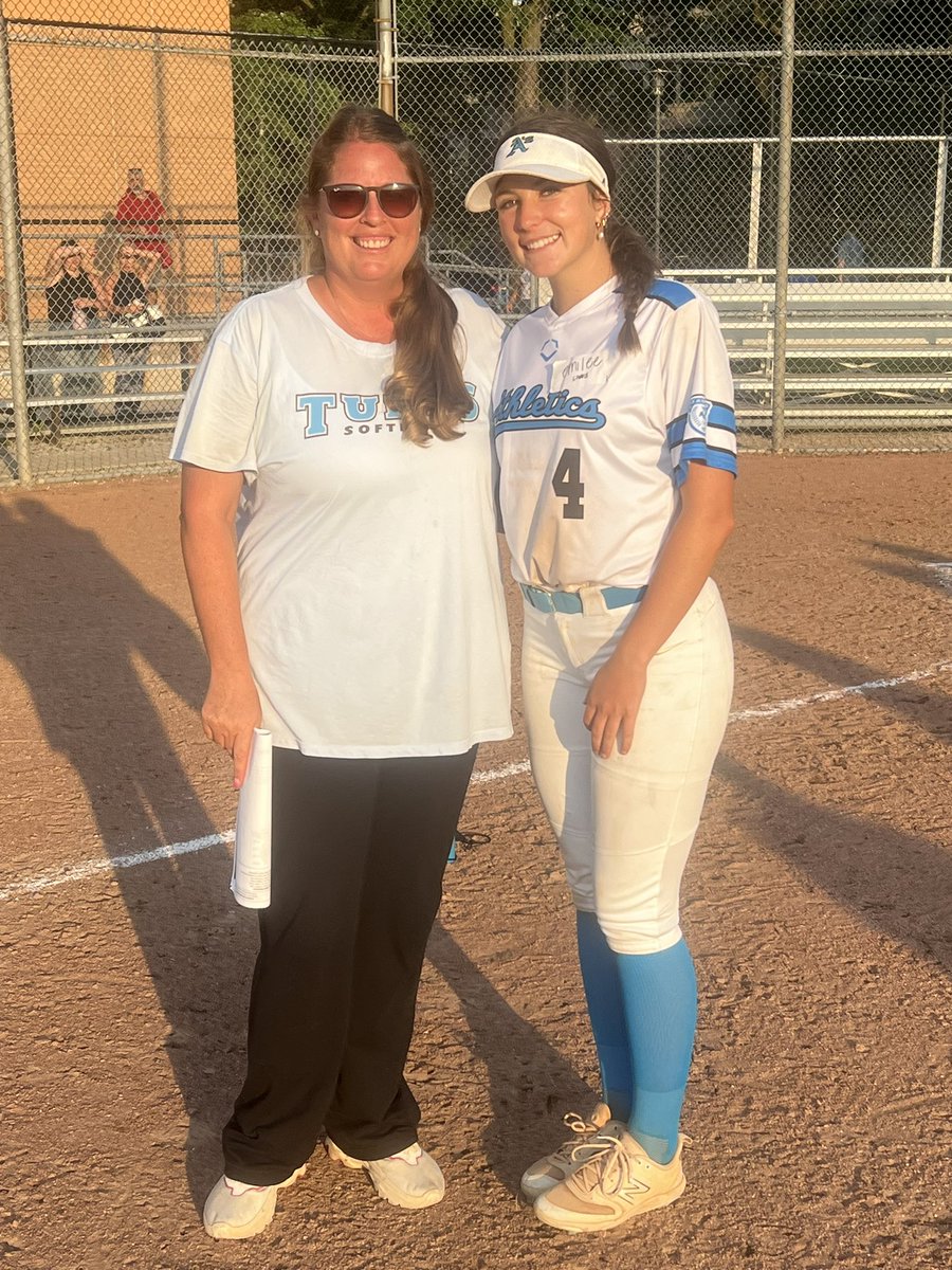 emilee chard tweet media