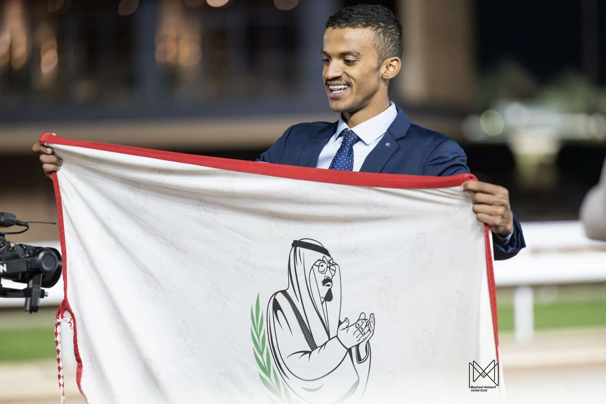 أطمأن صاحب السمو الملكي الأمير متعب بن عبدالله على حالة « عبدالرحمن الفهيد » مساعد مدرب الإسطبل الأبيض أحمد محمود بعد تعرضه لإصابة جراء سقوطه من أحد الجياد ، والفهيد يعرب عن شكره وإمتنانه لسمو الأمير على أهتمامه بأبنائه ومنسوبي الإسطبل .