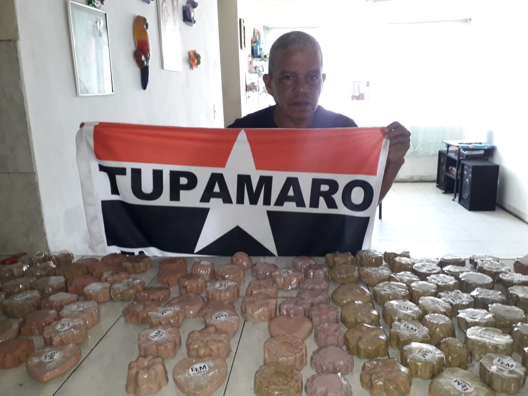 La militancia de #TupamaroConNico montados en la tarea de la producción popular desde cada rincón de la patria, esta vez con jabón de glicerina desde <a href="/MRTAragua/">MRT Aragua</a> .  este 28j #VotaTupamaro  sólo <a href="/NicolasMaduro/">Nicolás Maduro</a>  asegura un gobierno para el pueblo, para el proletario en venezuela