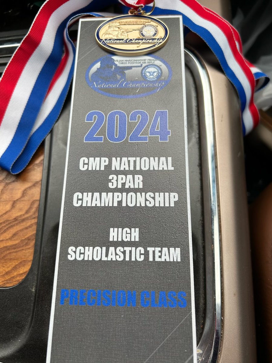AthleticsTFS's tweet photo. National Champs!!! 'Gold is better than Silver.'

https://t.co/ZJsQgRVZVR https://t.co/YxNSjNkaAJ