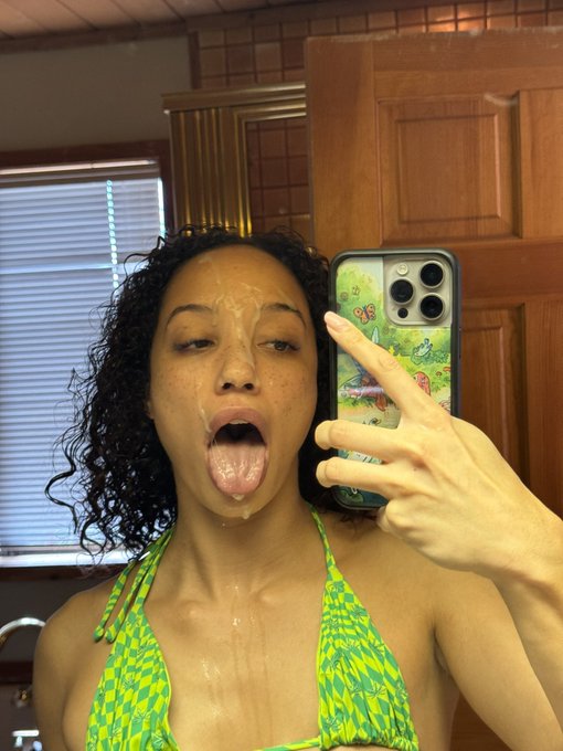 Facial Friday ? https://t.co/mfVcBzJAl5
