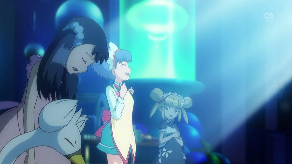 *was busy having a beautiful showcase performance until pain in my chest and heart kicked in, causing me to feel hurt before I suddenly collapsed on the ground onstage during the show, stops breathing unexpectedly as Lietta and Katherine knew about I went into cardiac arrest*