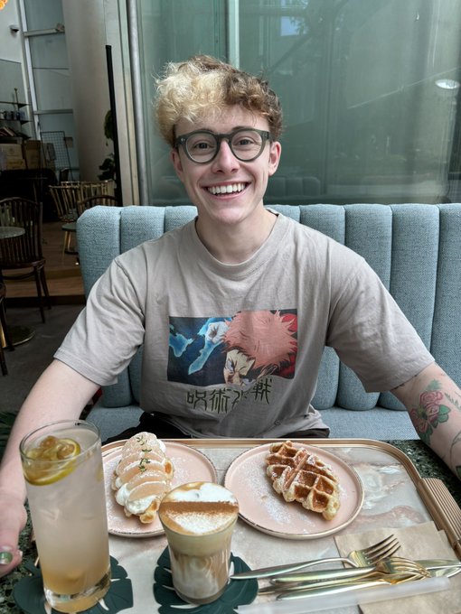 First time spending my birthday internationally ? https://t.co/jvFJt0wRzK