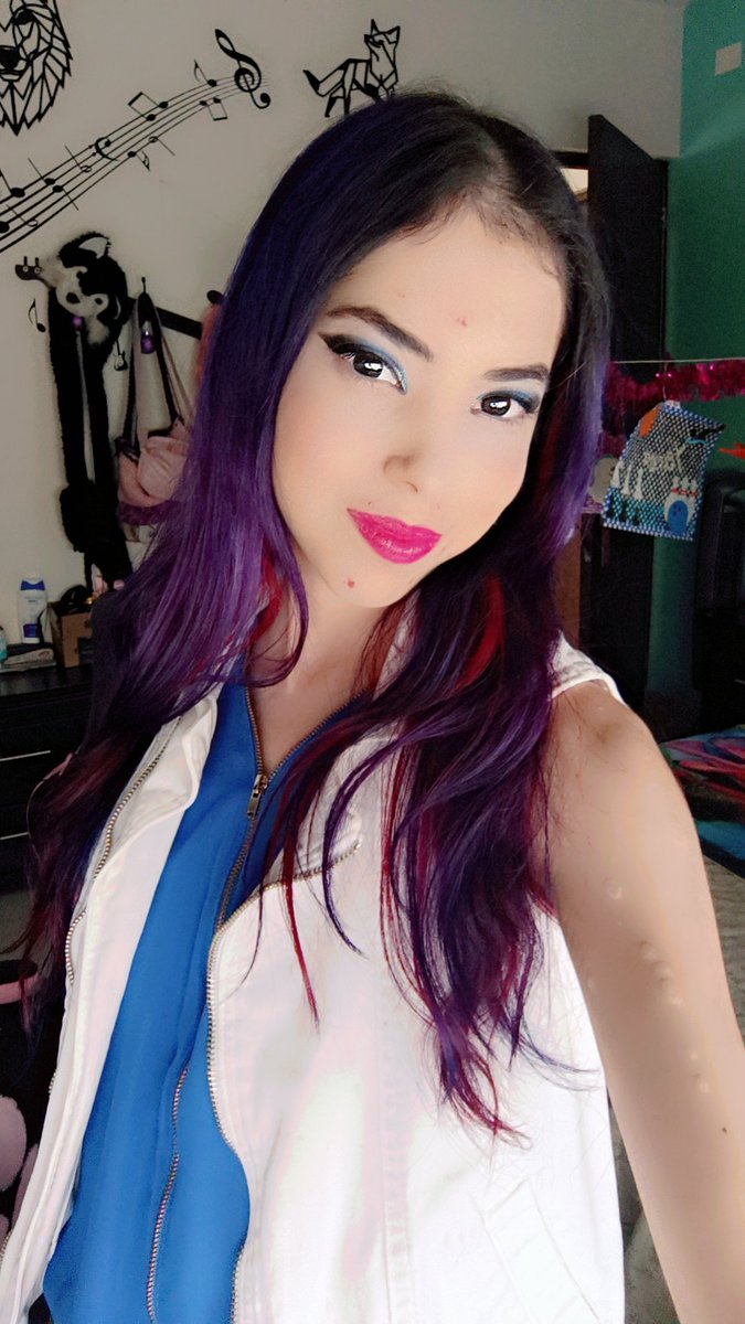 daarkfeather's tweet photo. Feliz día para ti y bendiciones.
#fypシviral #viral #streamer #streamergirl #twitch #tiktok #daarkfeather🐺 #gamer https://t.co/yvE0ptrZBW