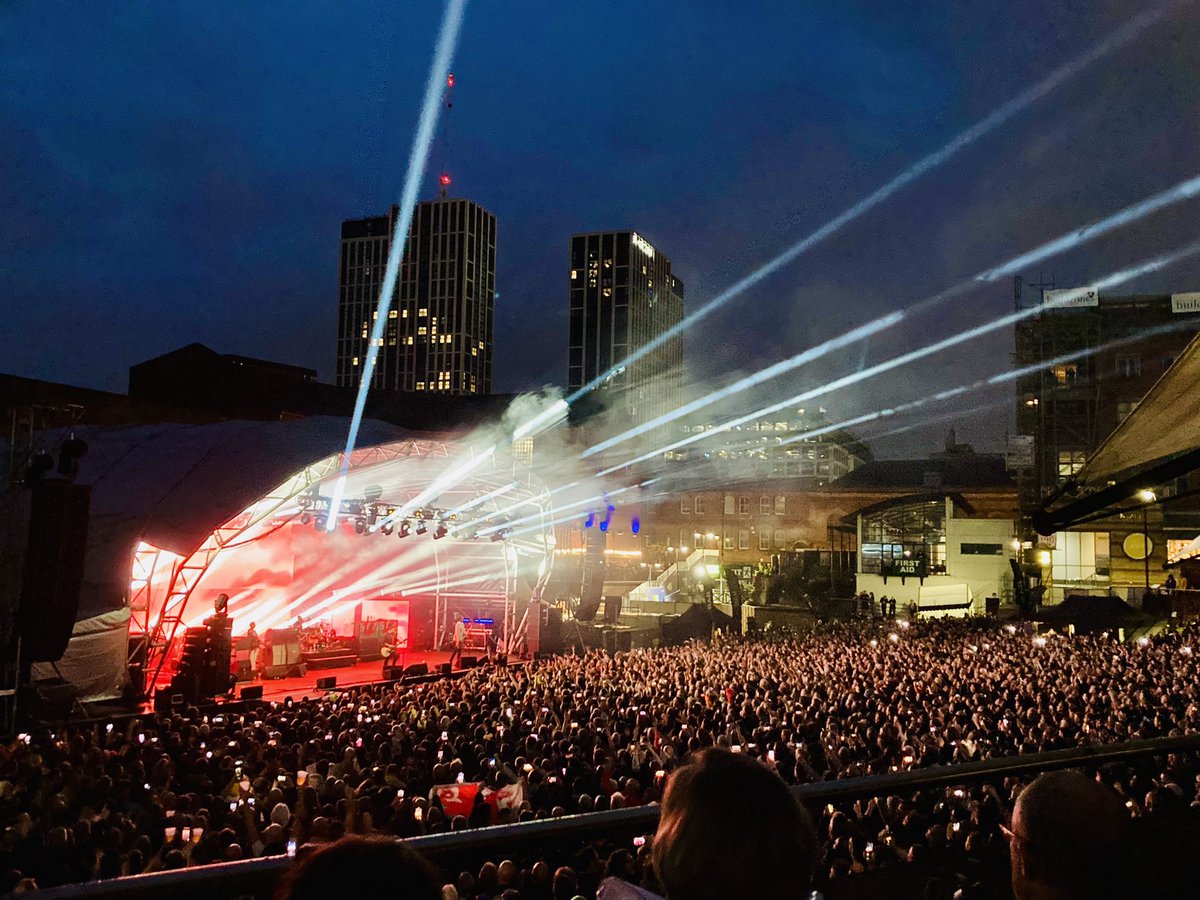 woollyvix tweet media