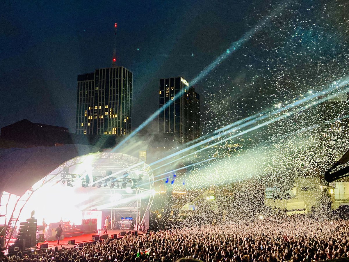 woollyvix tweet media