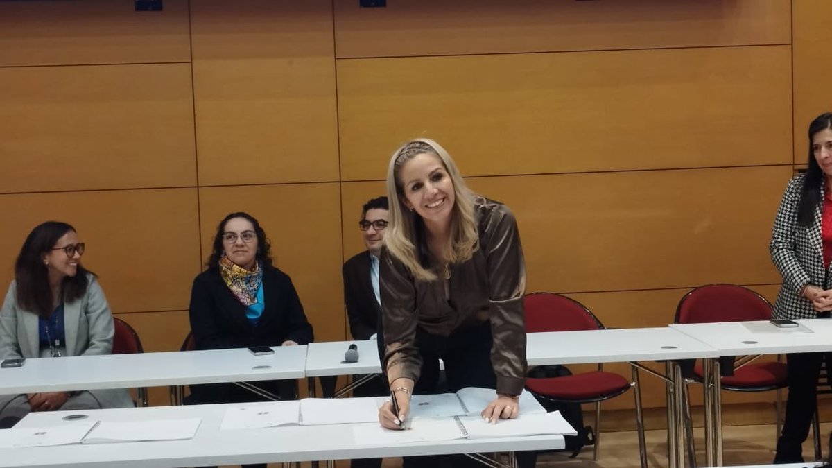 SUNET Bogotá (@sunetbogota) on Twitter photo Se firmó Acuerdo Laboral entre las organizaciones sindicales y la Secretaría de <a href="/integracionbta/">Secretaría Distrital de Integración Social</a>
Importantes acuerdos a los que haremos un seguimiento estricto. Pero sobre todo, un balance positivo sobre la unidad de nuestra Bancada Sindical para la conquista de nuevos derechos. Se firmó Acuerdo Laboral entre las organizaciones sindicales y la Secretaría de <a href="/integracionbta/">Secretaría Distrital de Integración Social</a>
Importantes acuerdos a los que haremos un seguimiento estricto. Pero sobre todo, un balance positivo sobre la unidad de nuestra Bancada Sindical para la conquista de nuevos derechos.